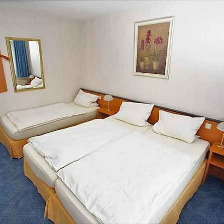 Han/Misafirhane Gaestehaus Am Vogelsang 3*